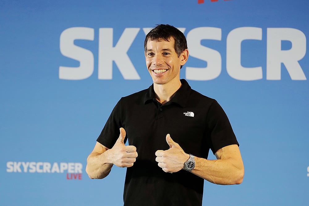 Alex Honnold solo climb of the Taipei 101 skyscraper-2