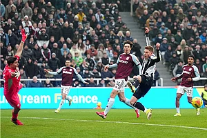 | Photo: Owen Humphreys/PA via AP : Newcastle United's Harvey Barnes, center right, misses the ball during their English Premier League soccer match against Aston Villa in Newcastle upon Tyne, England