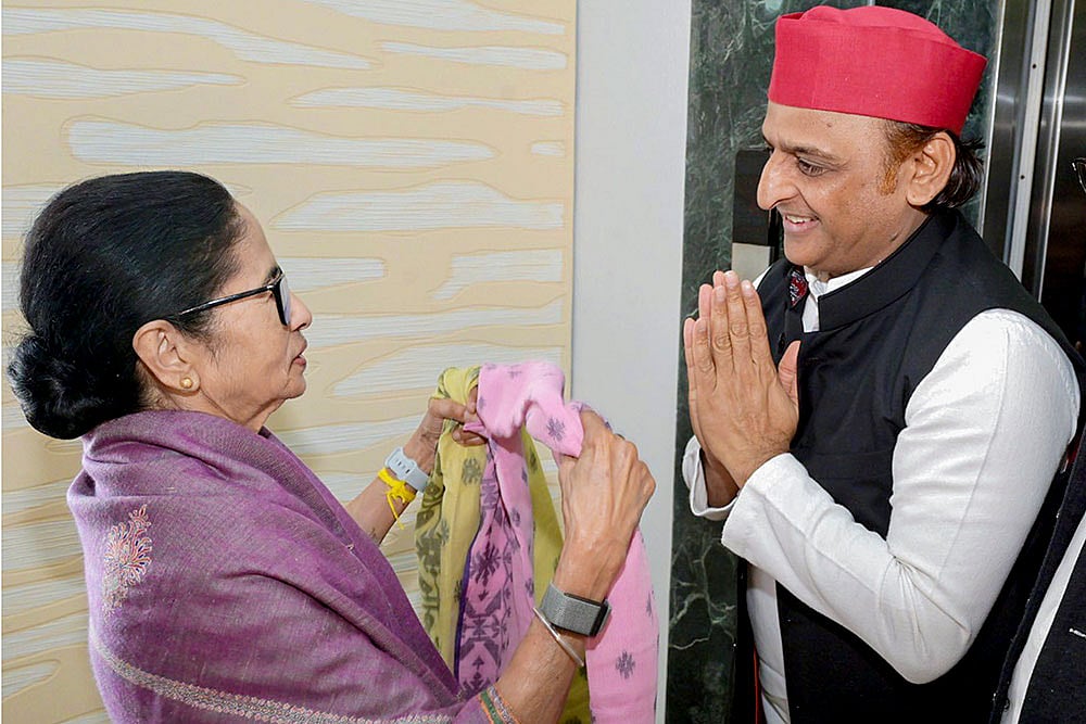 Mamata Banerjee with Akhilesh Yadav