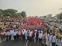 CPIM (X)  : CPI(M) led Kisan long march began from Nashik reaches Mumbai today; delegation of leaders is invited for the talks by the state government. 