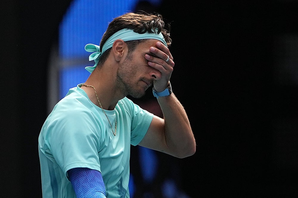 Lorenzo Musetti of Italy reacts as he withdraws from his quarterfinal match against Novak Djokovic of Serbia at the Australian Open tennis championship in Melbourne, Australia. - | Photo: AP/Asanka Brendon Ratnayake