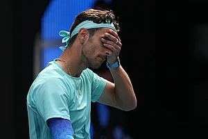 | Photo: AP/Asanka Brendon Ratnayake : Lorenzo Musetti of Italy reacts as he withdraws from his quarterfinal match against Novak Djokovic of Serbia at the Australian Open tennis championship in Melbourne, Australia.