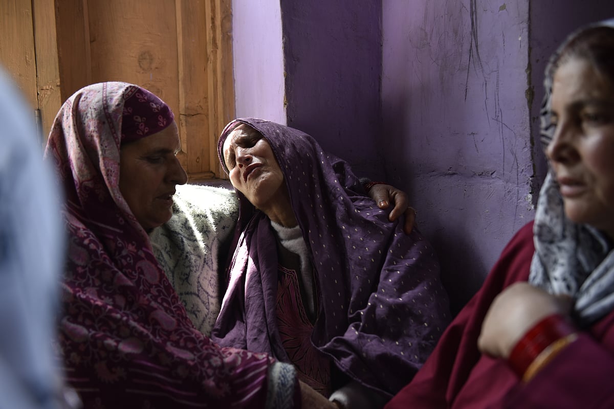 Family of Adil Hussain Shah mourning - Yasir Iqbal