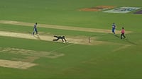 India Vs New Zealand 4th T20I: Hardik Pandya Hits Bullseye To Run Out Mitchell Santner X/ BCCI : IND Vs NZ 4th T20I: Hardik Pandya Hits Bullseye To Run Out Mitchell Santner