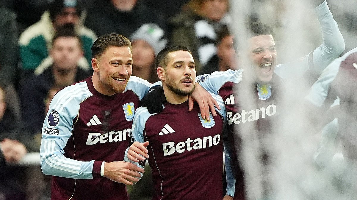Aston Villa's Emi Buendia, center, celebrates with teammates after scoring their side's first goal during their English Premier League soccer match against Newcastle United in Newcastle upon Tyne, England, Sunday, Jan. 25, 2026. - | Photo: AP/Owen Humphreys