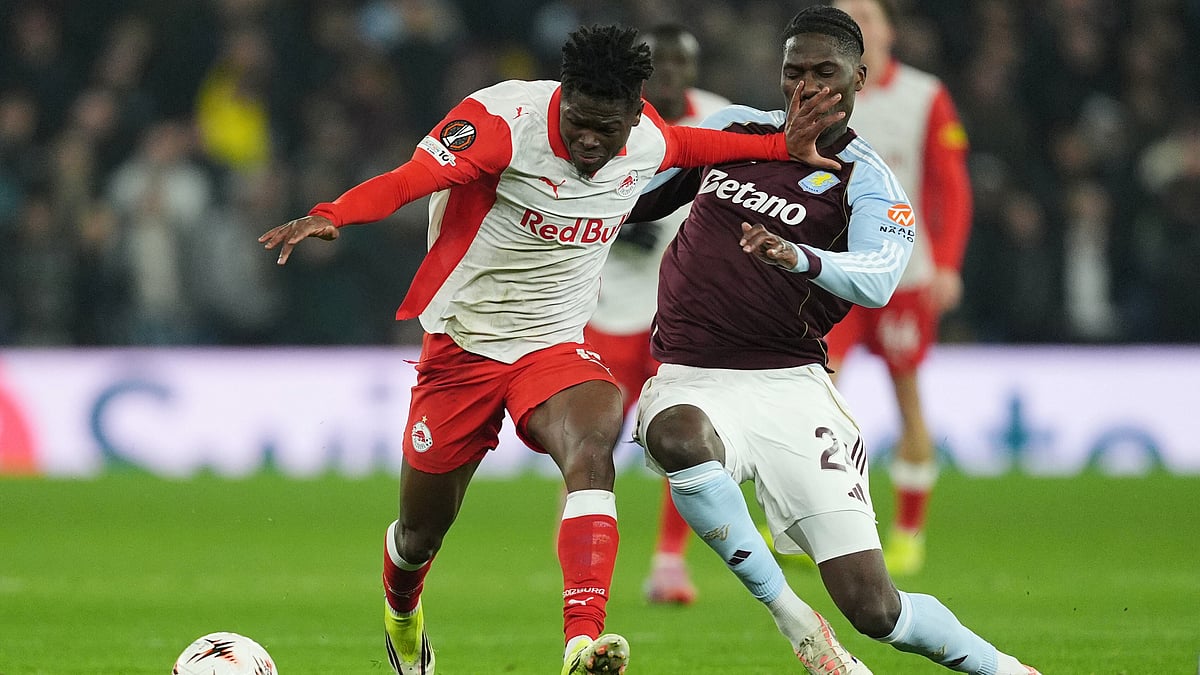 RB Salzburg's Karim Konate, left, and Aston Villa's Amadou Onana in action during the Europa League opening phase soccer match between Aston Villa and RB Salzburg in Birmingham, England, Thursday Jan. 29, 2026. - | Photo: AP/Martin Rickett