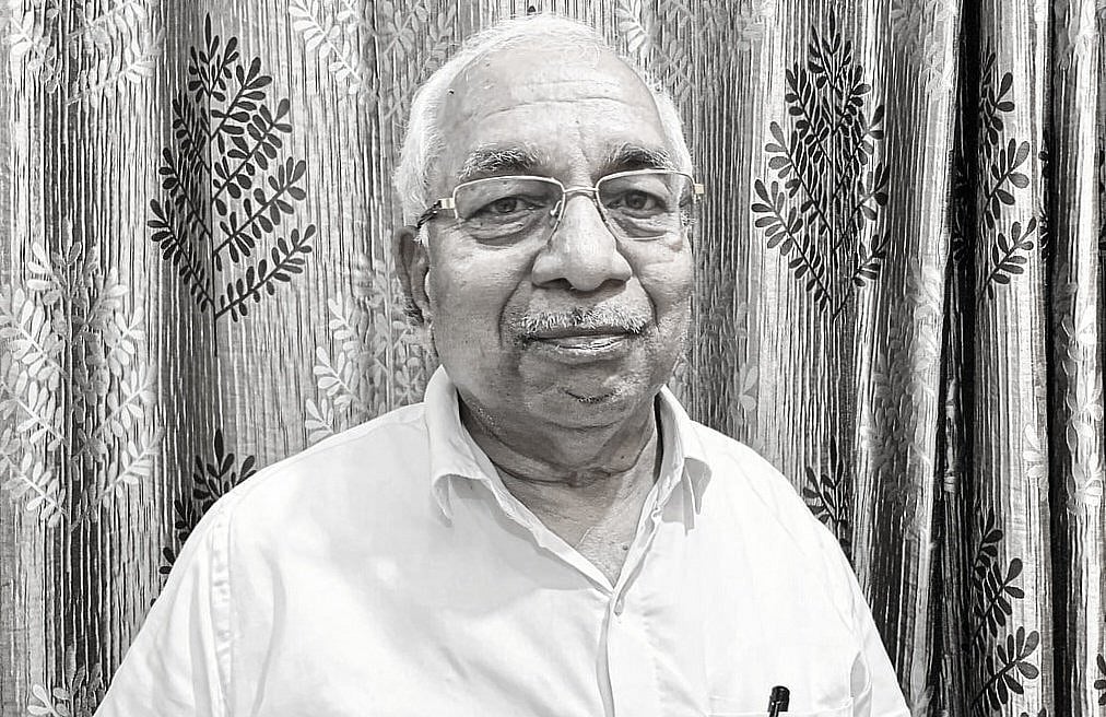 Arvind Patkar, founder of Manovikas Prakashan died at 73 in Pune. His contribution to Marathi publishing industry enriched generations of authors and readers. - X 