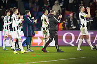 PSG 1-1 Newcastle United, UEFA Champions League: Magpies Punish Hosts Errors In Hard-Fought Draw | Photo: AP/Michel Euler : Newcastle players greet supporters after a Champions League opening phase soccer match between Paris Saint-Germain and Newcastle in Paris.