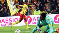 Lens in action in Ligue 1.