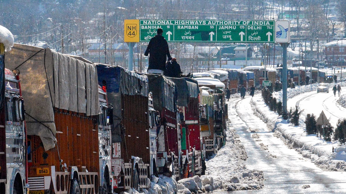 Anantnag: Trucks remain parked along the Jammu-Srinagar national highway after it was opened for passenger traffic, in Anantnag district, Jammu and Kashmir, Wednesday, Jan. 28, 2026 -  | Source: PTI | Representational 
