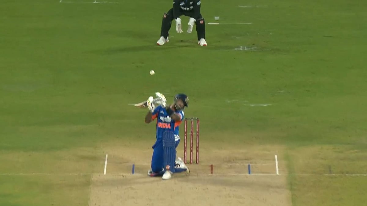 IND Vs NZ 5th T20I: Suryakumar Yadav Forced To Abort Scoop After Lockie Ferguson Delivers Dangerous Beamer - X/ JioHotstar