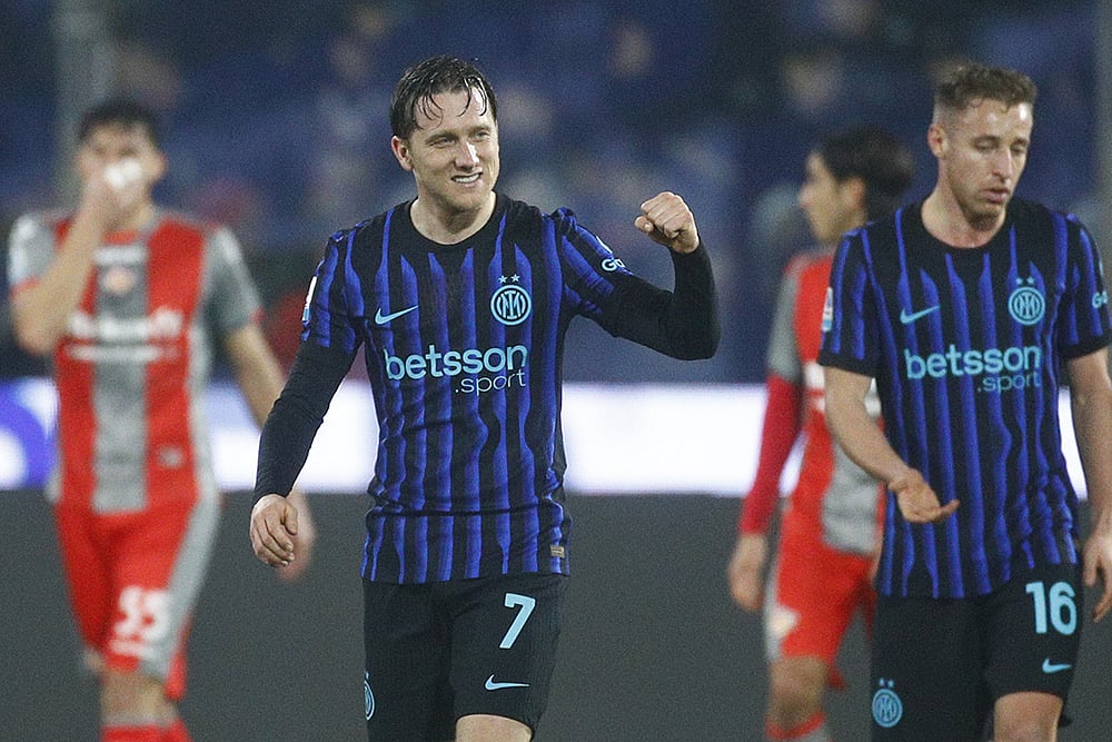 Cremonese Vs Inter Milan Italian soccer Serie A Match-Piotr Zielinski