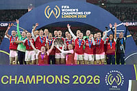 Arsenal Vs Corinthians: Gunners Crowned Inaugural FIFA Women's Champions Cup Winners After Extra-Time Thriller | Photo: AP/Alastair Grant : Arsenal's team captains Kin Little, left, and Leah Williamson, right, lift the trophy after winning the Women's Champions Cup final soccer match between Arsenal FC and SC Corinthians in London.