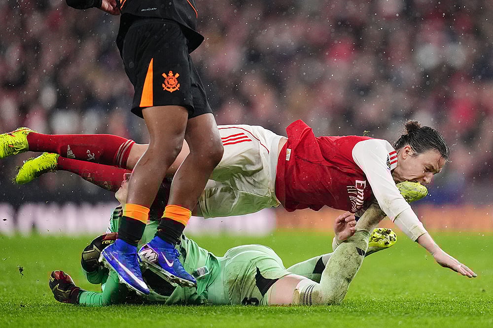 Anneke Borbe injury Arsenal FC vs SC Corinthians Womens Champions Cup final-3