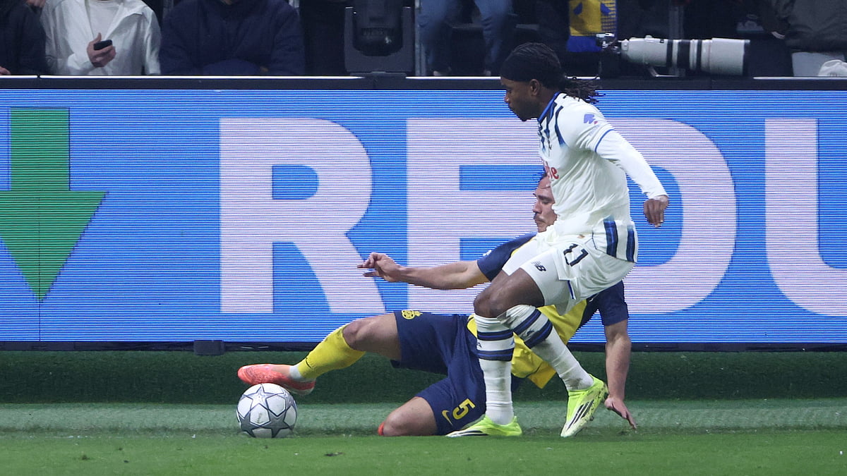 Union SG's Kevin Mac Allister, left, and Atalanta's Ademola Lookman challenge for the ball during the Champions League opening phase soccer match between Union Saint-Gilloise and Atalanta, in Brussels, Wednesday, Jan. 28, 2026. - | Photo: AP/Omar Havana