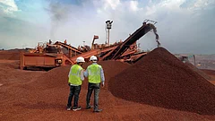 Source: IMAGO / Dreamstime : Two engineers at an iron ore mine