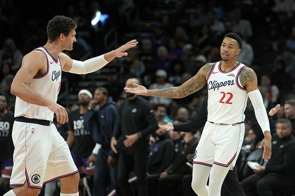 Los Angeles Clippers guard Jordan Miller (22) celebrates a 3-pointer against the Phoenix Suns with Clippers center Brook Lopez during the second half of an NBA basketball game in Phoenix.  - | Photo: AP/Ross D. Franklin
