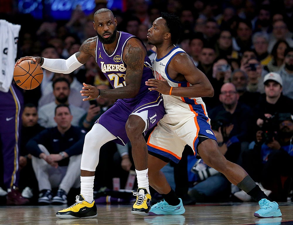 Lakers vs Knicks Basketball photos-LeBron James