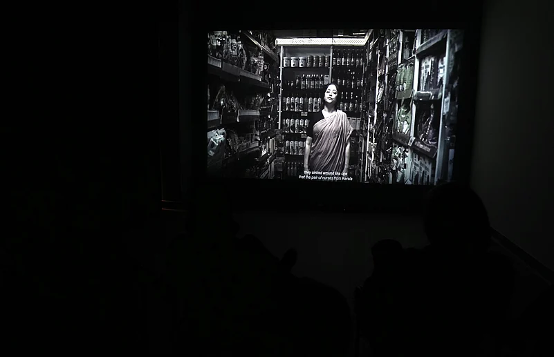 breath in urban noise
Mumbai working class poetry