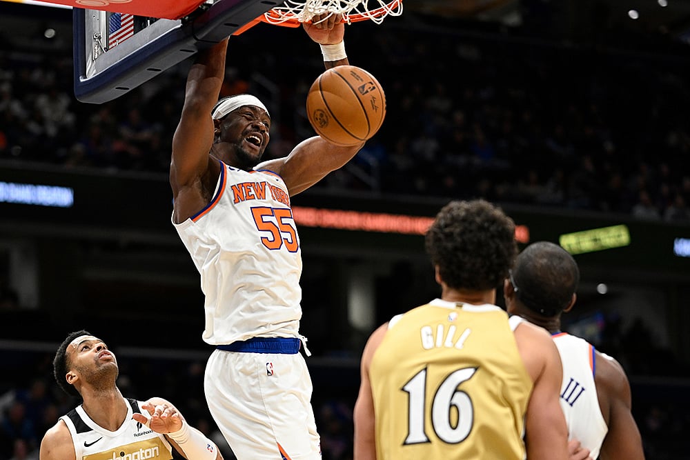 New York Knicks center Ariel Hukporti (55) dunks during the second half of an NBA basketball game against the Washington Wizards in Washington.  - | Photo: AP/John McDonnell