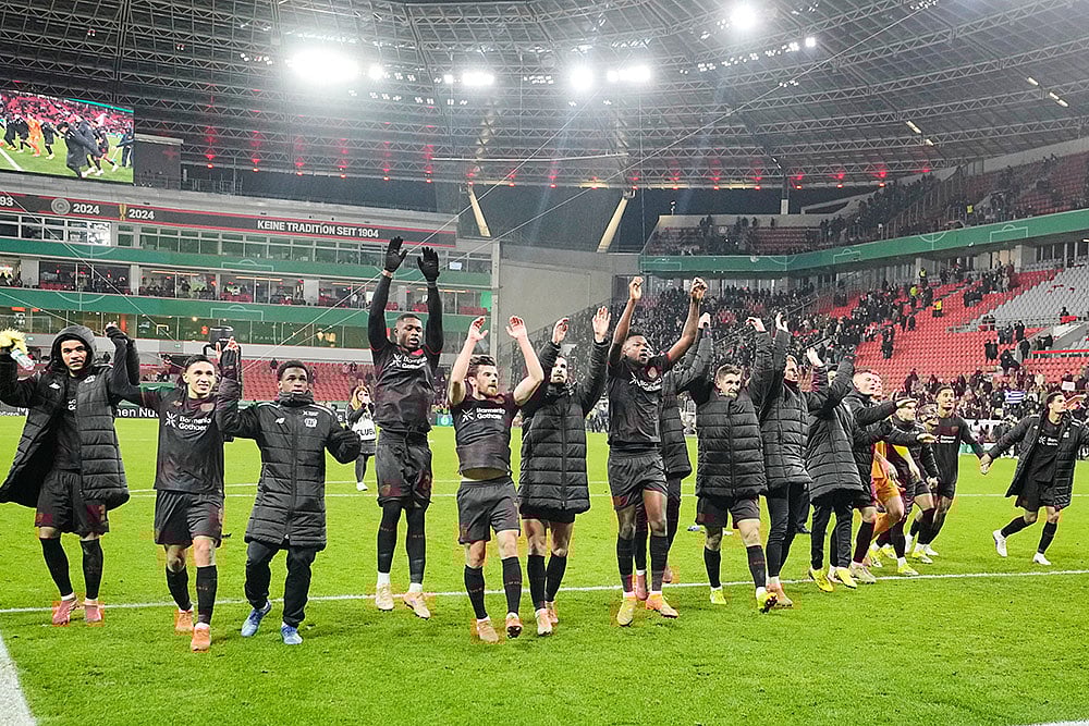Leverkusen players celebrate after a DFB Pokal, German Cup quarter final soccer match between Leverkusen and St. Pauli in Leverkusen, Germany. - | Photo: AP/Martin Meissner