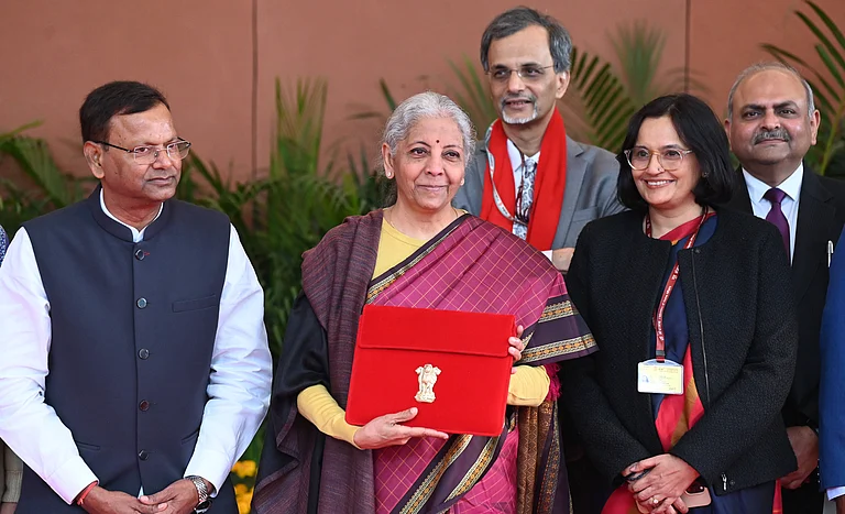Union Finance Minister Nirmala Sitharaman with Union Minister of State for Finance Pankaj Chaudhary and other officials outside the Finance Ministry ahead of the presentation of the Union Budget 2026-27 at Ministry of Finance, Kartavya Bhavan, on February 1, 2026 in New Delhi, India. - IMAGO / Hindustan Times