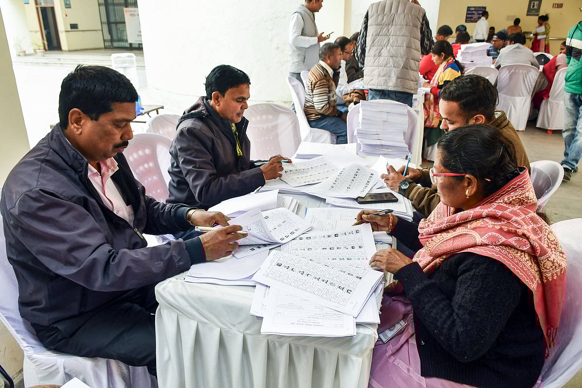 Employees of DC office verify the voter list ahead of the Council elections on 23rd February 2026, in Ranchi - IMAGO/ANI News