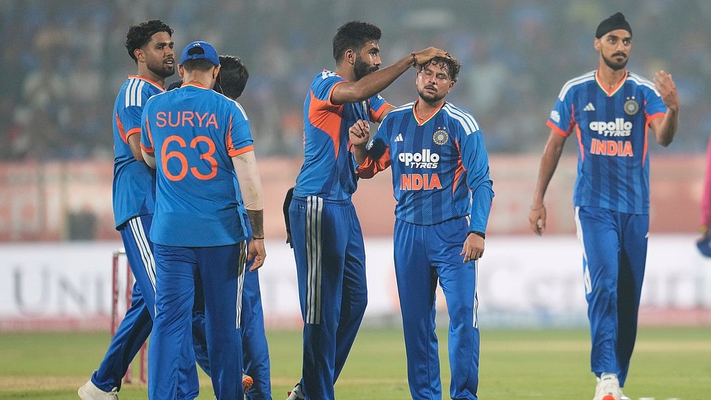 Kuldeep Yadav celebrates the dismissal of Glenn Phillips with teammates during the fourth T20I between India and New Zealand in Visakhapatnam. - Photo: AP