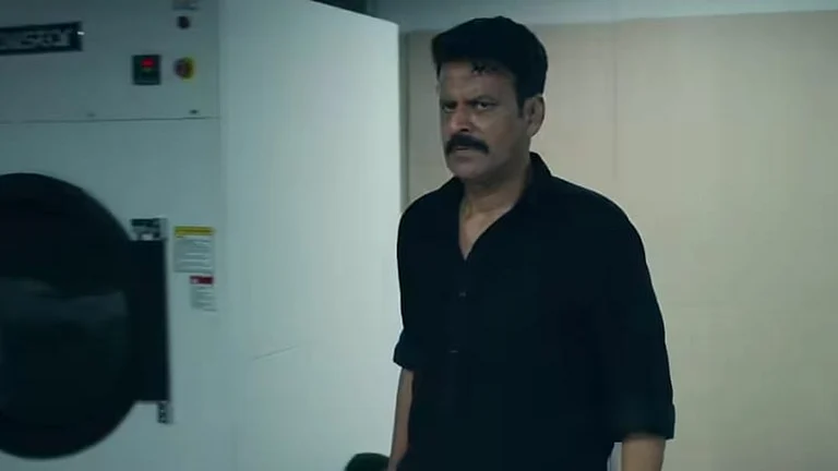 Manoj Bajpayee's Ghooskhor Pandat in legal trouble - Netflix