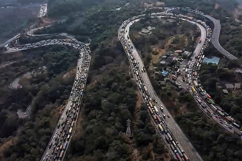 Traffic jam on Mumbai-Pune Expressway