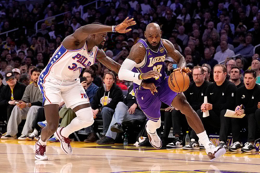 Los Angeles Lakers forward LeBron James, right, drives by Philadelphia 76ers center Adem Bona during the second half of an NBA basketball game in Los Angeles.  - | Photo: AP/Mark J. Terrill