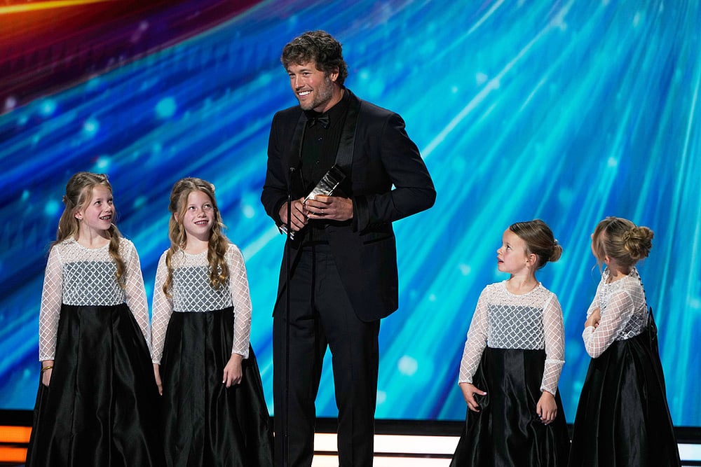 Los Angeles, Rams' Matthew Stafford accepts the AP Most Valuable Player award during the NFL Honors award show in San Francisco.  - | Photo: AP/Charlie Riedel