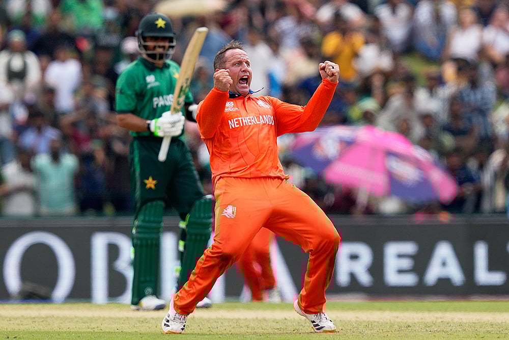 Netherlands vs Pakistan T20 World Cup cricket photos-Roelof van der Merwe
