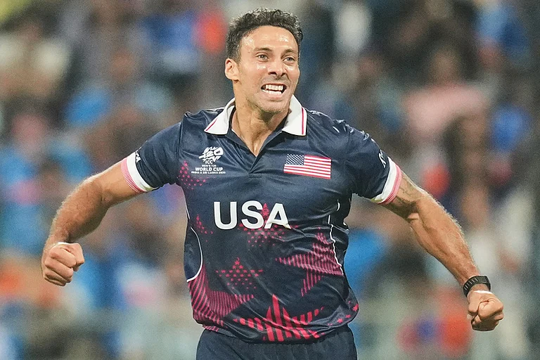 United States' Shadley Van Schalkwyk India's Shivam Dube during the T20 World Cup cricket match between India and the United States in Mumbai.
- | Photo: AP/Rafiq Maqbool