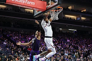 | Photo: AP/Sara Nevis : Los Angeles Clippers forward Derrick Jones Jr., right, makes an alley-oop dunk with Sacramento Kings center Dylan Cardwell defending during the second half of an NBA basketball game in Sacramento, California.