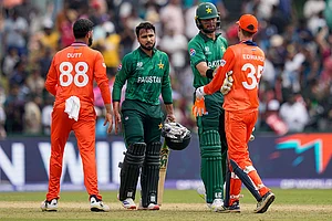| Photo: AP/Sara Nevis : Netherlands' captain Scott Edwards, right, congratulates Pakistan's Shaheen Shah Afridi after Pakistan won their T20 World Cup cricket match against Netherlands in Colombo, Sri Lanka.