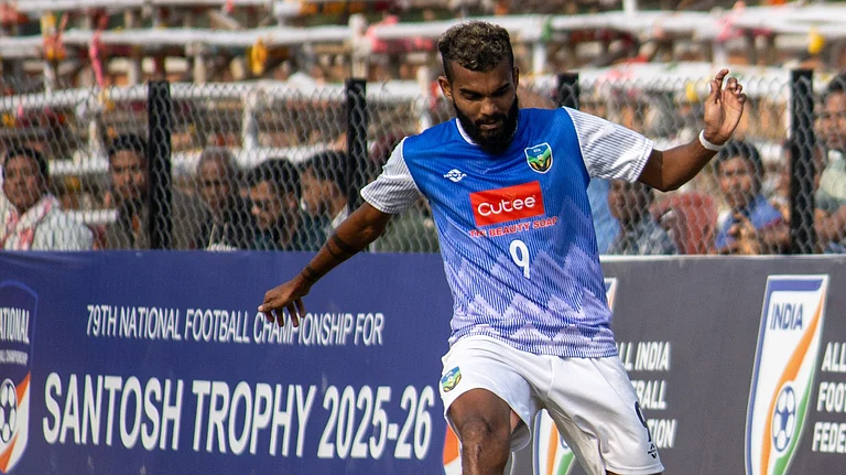 Kerala footballers in action against Punjab in Santosh Trophy 2025-26 semifinal. - AIFF