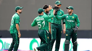 | Photo: AP/Eranga Jayawardena : Pakistan's Usman Khan, right, celebrates with teammates after taking the catch to dismiss Netherlands' Max O'Dowd during the T20 World Cup cricket match between Netherlands and Pakistan in Colombo, Sri Lanka.