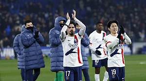 PSG_English/X : PSG players celebrate victory against Strasbourg in Ligue 1 2025-26.