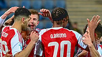 olympiacosfc/X : Olympiacos footballers celebrating a goal against Asteras Tripolis in Greek Super League 2025-26
