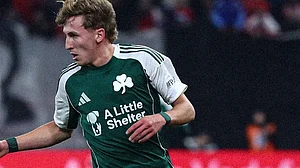 paofc_/X : Panathinaikos players in action against Olympiacos in Greek Super League 2025-26 match.