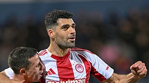 olympiacosfc/X : Olympiacos footballers celebrating a goal against Asteras Tripolis in Greek Super League 2025-26