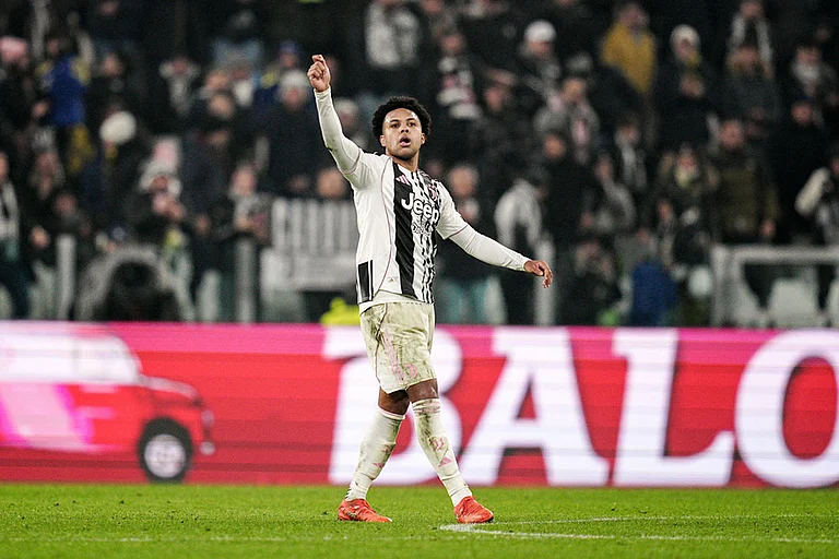Juventus' Weston McKennie celebrates after scoring a goal for his team during the Serie A soccer match between Juventus and Lazio, in Turin, Italy. - | Photo: Marco Alpozzi/LaPresse via AP
