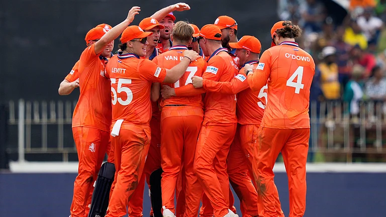 Netherlands' players celebrate the wicket of Pakistan's Shadab Khan during the T20 World Cup cricket match between Netherlands and Pakistan in Colombo, Sri Lanka, Saturday, Feb. 7, 2026. - | Photo: AP/Eranga Jayawardena