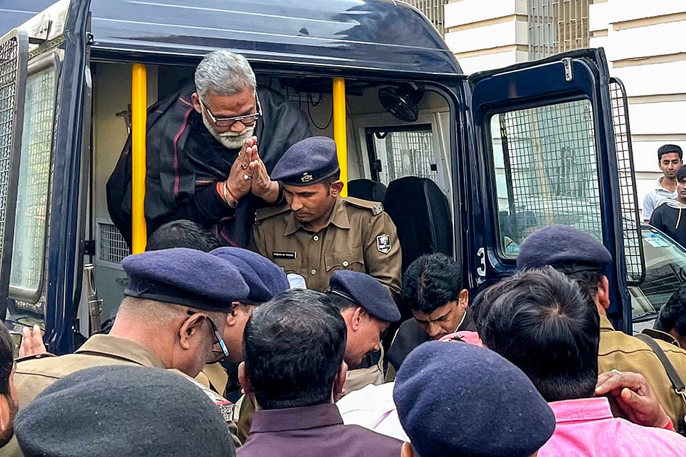 Pappu Yadav appears at Patna court