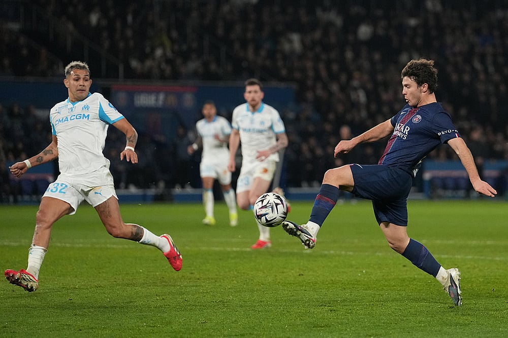 PSG vs Marseille France League One Soccer match-Facundo Medina