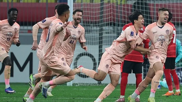Buriram United players celebrate teammate Bissoli's goal against Chengdu Rongcheng in their AFC Champions League Elite match. - Photo: AFC website