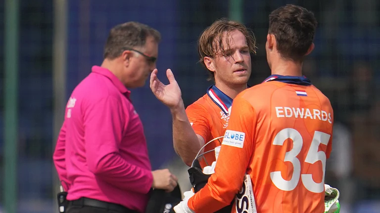 Netherlands' captain Scott Edwards and Netherlands' Bas de Leede celebrate the win over Namibia during the T20 World Cup cricket match between Namibia and Netherlands in New Delhi, India, Tuesday, Feb. 10, 2026 - (AP Photo/Manish Swarup)