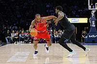 | Photo: AP/Bailey Hillesheim : Los Angeles Clippers forward Kawhi Leonard, left, drives to the basket while Minnesota Timberwolves forward Julius Randle, right, defends during the second half of an NBA basketball game in Minneapolis.