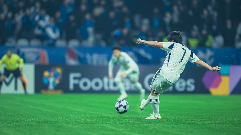 Yuki Soma converts from the penalty spot during the Shanghai Shenhua FC vs Machida Zelvia clash in the AFC Champions League Elite. - Photo: Machida Zelvia